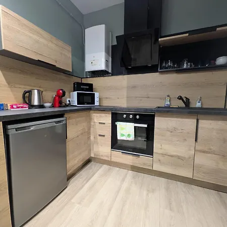 Apartment T3 De 75 M2 Avec Veranda Et Parking, A 5 Min Des Thermes A Luchon *