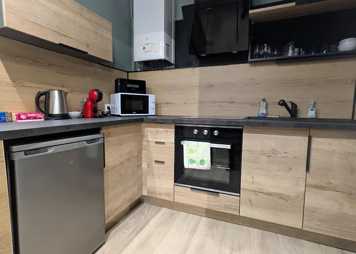 Апартаменты T3 De 75 M2 Avec Veranda Et Parking, A 5 Min Des Thermes A Luchon *