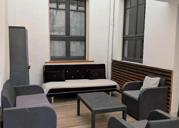 T3 De 75 M2 Avec Veranda Et Parking, A 5 Min Des Thermes A Luchon アパート *